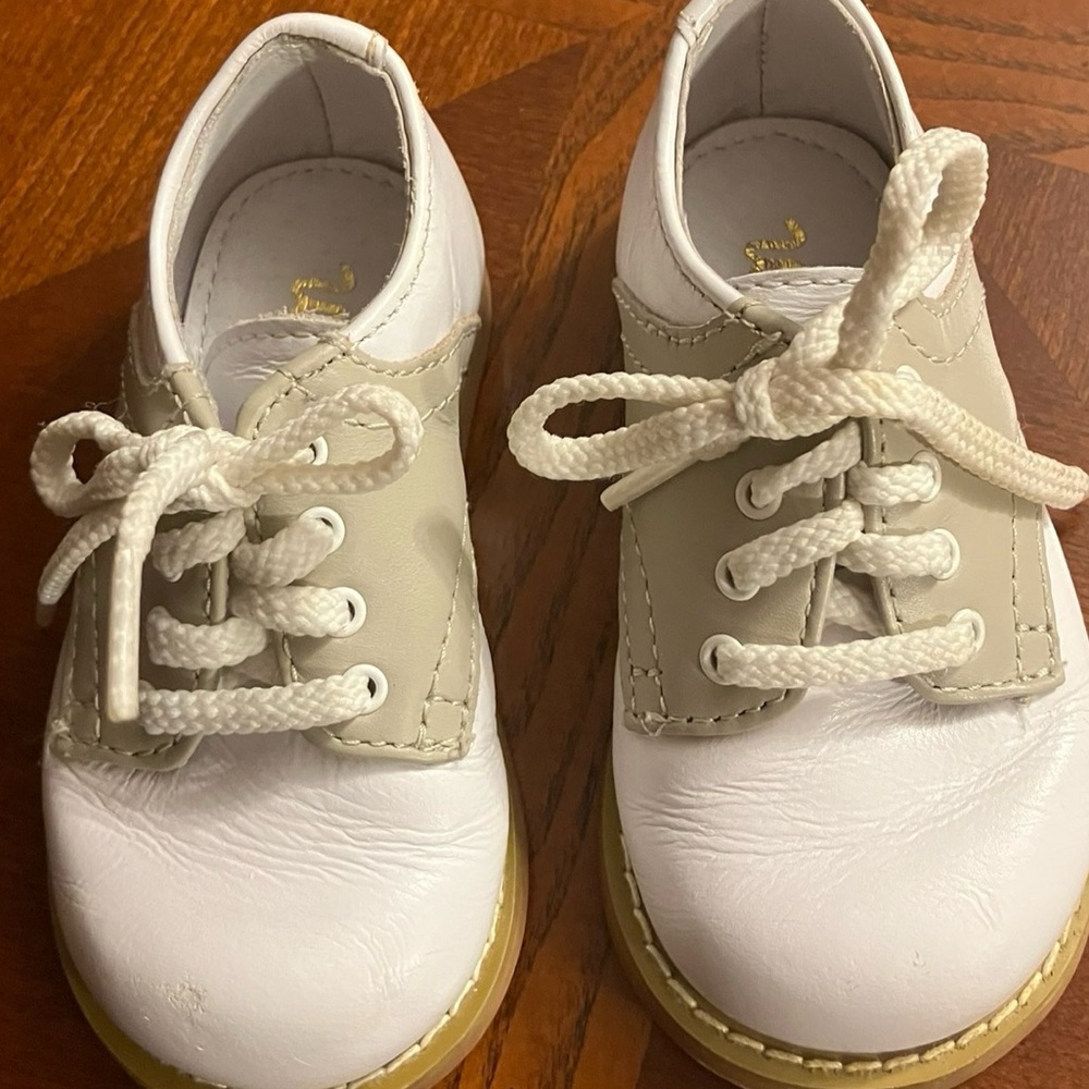 Willits Shoes. Size 4D.